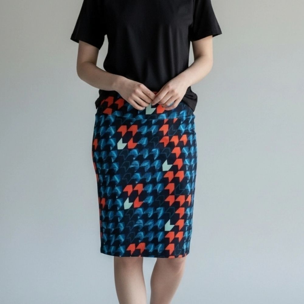NEW WITH TAG LULAROE SKIRT SZ L